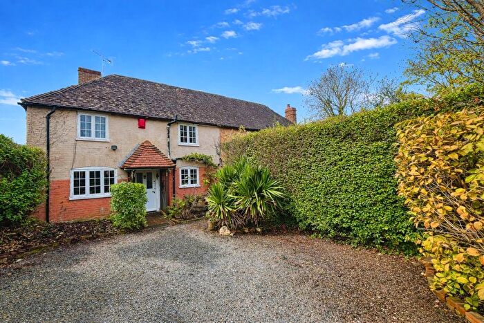 3 Bedroom Semi Detached House For Sale In The Street, Hothfield, TN26