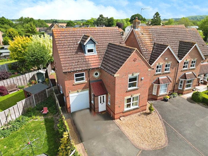 4 Bedroom Detached House For Sale In Dexter Way, Warmington, Peterborough, PE8