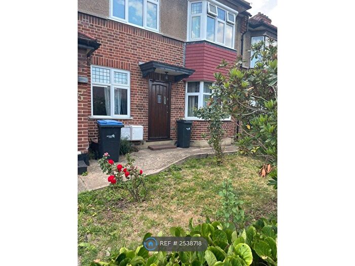 2 Bedroom Maisonette To Rent In Orchid Road, London, N14