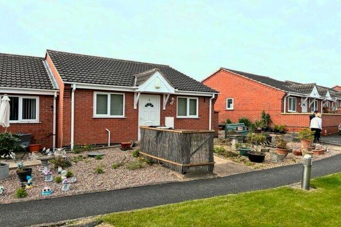 2 Bedroom Bungalow To Rent In Carlton, Nottingham, NG4