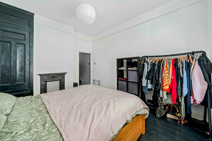 2 Bedroom Flat For Sale In Laburnum Grove, Portsmouth, Hampshire, PO2