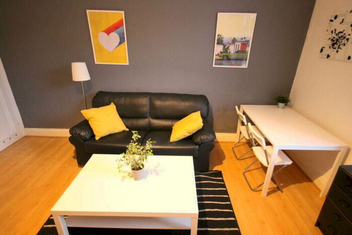 1 Bedroom Flat To Rent In Headingley Lane, Headingley, Leeds, LS6