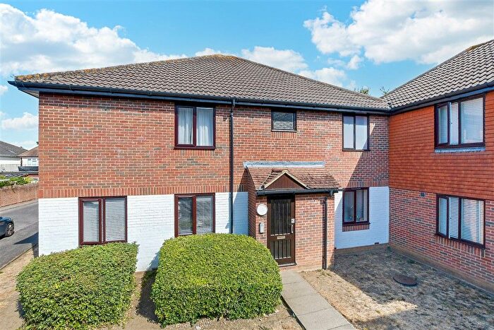 2 Bedroom Flat For Sale In Chelsea Gardens, Sutton, Surrey, SM3