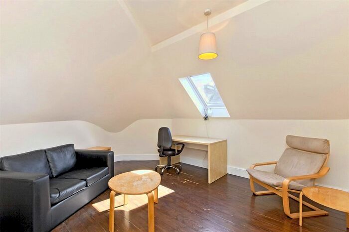 2 Bedroom Flat To Rent In Bruntsfield Place, Edinburgh, EH10
