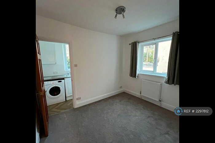 1 Bedroom Flat To Rent In Ermington Terrace, Plymouth, PL4