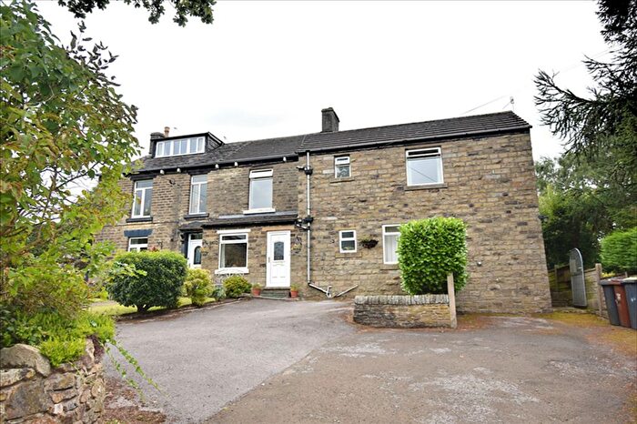 3 Bedroom Property For Sale In Hayfield Road, New Mills, SK22