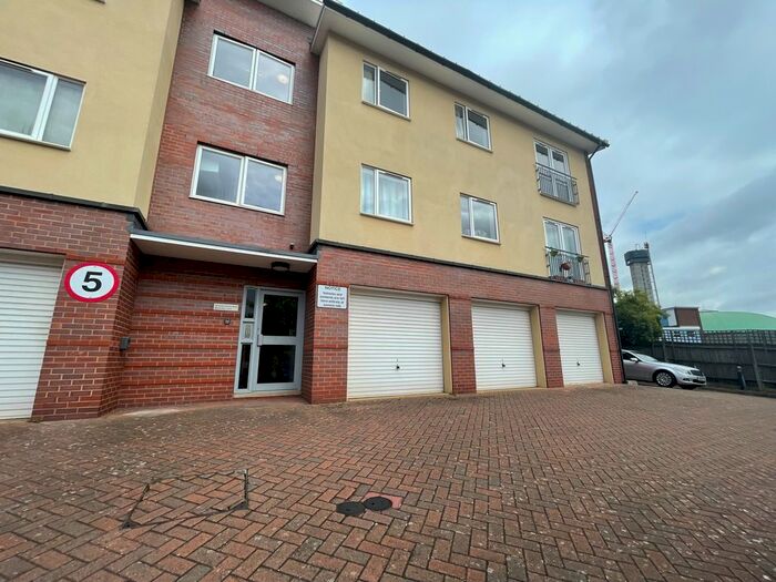 2 Bedroom Flat To Rent In Great Colmore Street, Birmingham, B15