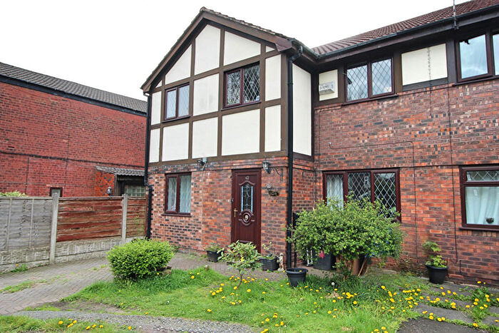 6 Bedroom End Of Terrace House For Sale In Peel Lane, Manchester, M38