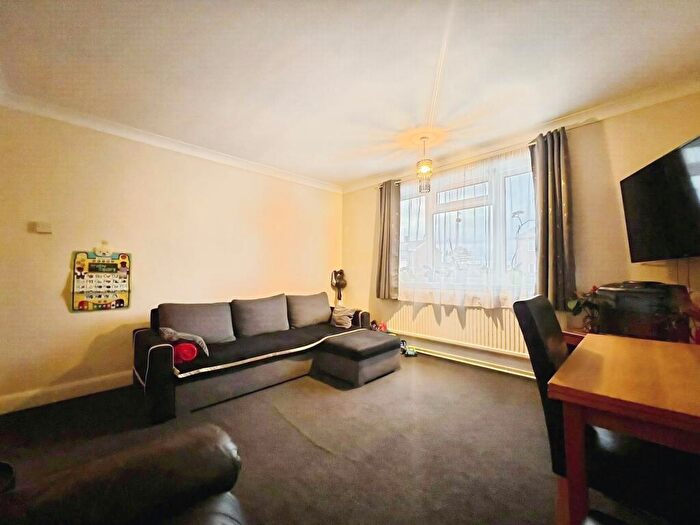 2 Bedroom Flat To Rent In Crammavill Street, Grays, RM16