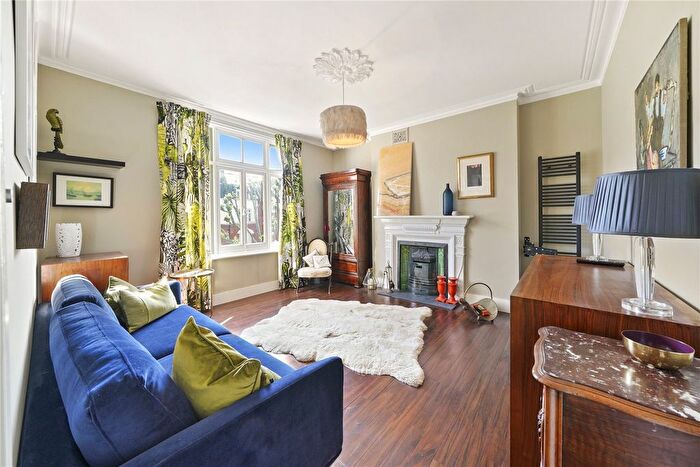 2 Bedroom Flat For Sale In Southwold Mansions, Widley Road, W9
