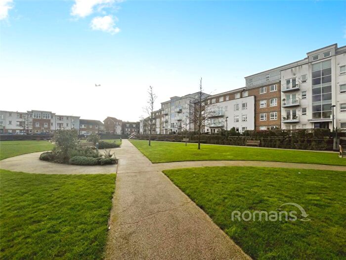 2 Bedroom Apartment For Sale In Heron Way, Maidenhead, Berkshire, SL6