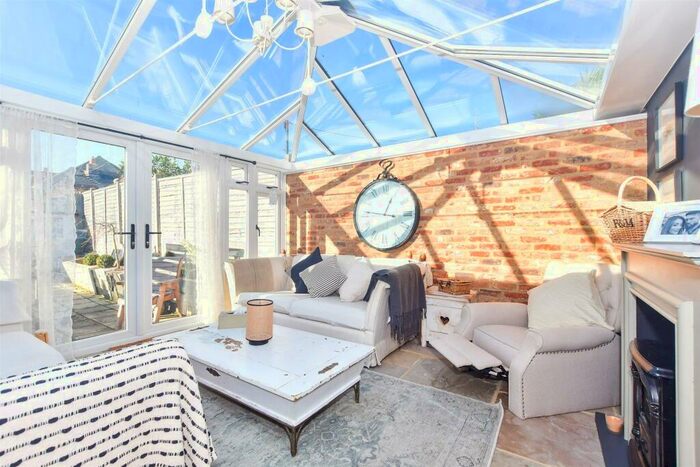 1 Bedroom Detached Bungalow For Sale In Pean Hill, Blean, Canterbury, Kent, CT5
