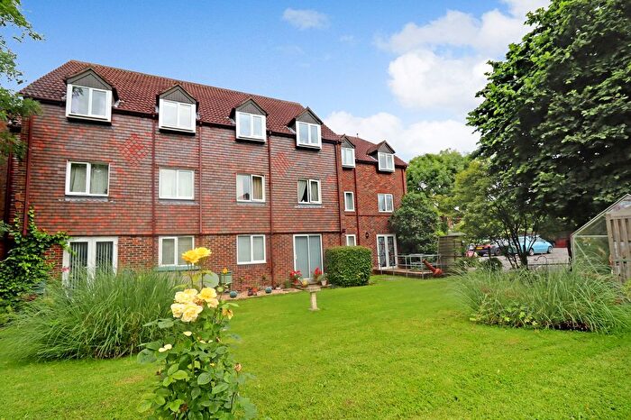 2 Bedroom Flat For Sale In Fair Oak Road, Fair Oak, SO50