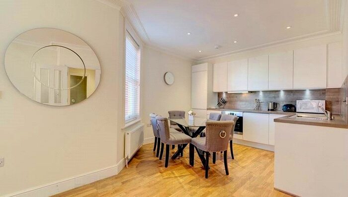 3 Bedroom Flat To Rent In Hamlet Gardens, Hammersmith, W6
