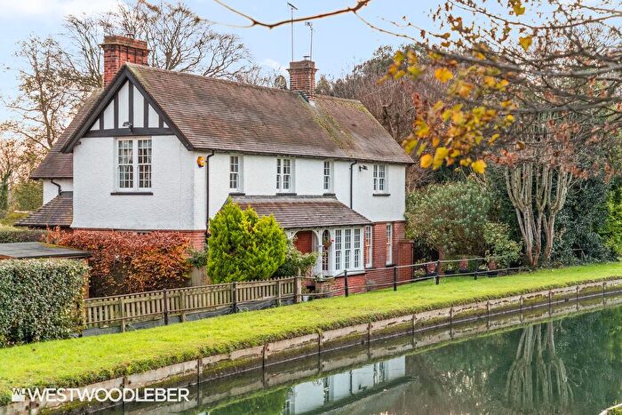 4 Bedroom Detached House For Sale In Station Road, Broxbourne, EN10