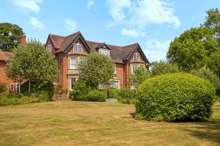 2 Bedroom Flat For Sale In Mortimer Hall, Mortimer, RG7