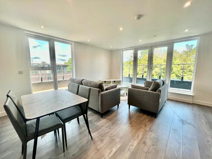 3 Bedroom Flat To Rent In Willow Road, Leeds, LS4