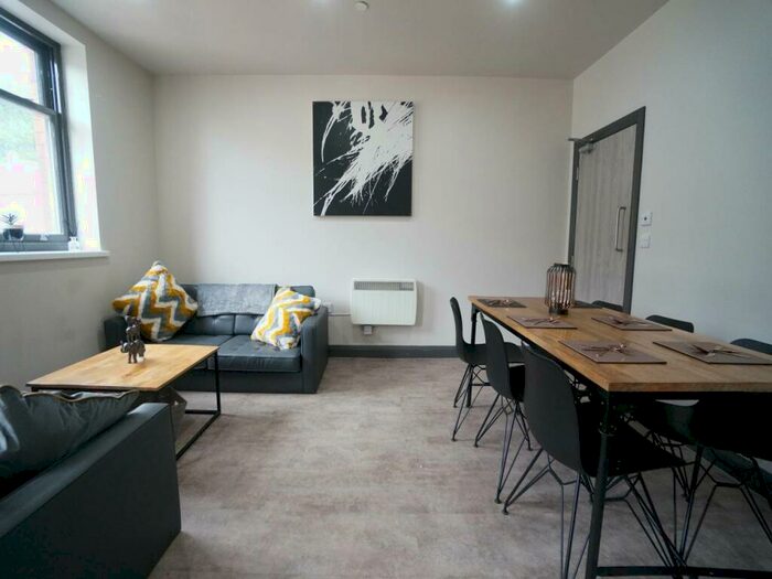 5 Bedroom Flat To Rent In High Street, , Bangor, LL57