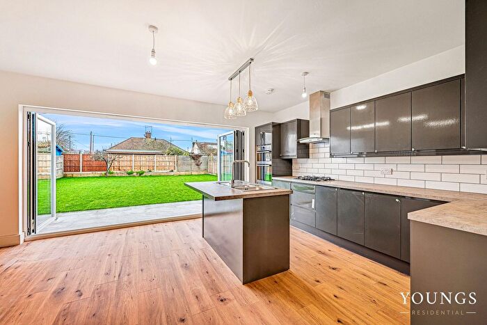 4 Bedroom Detached House For Sale In Oxford Road, Stanford-Le-Hope, SS17