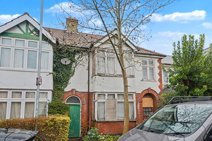 3 Bedroom Semi Detached House For Sale In St. Andrews Road, Cambridge, CB4