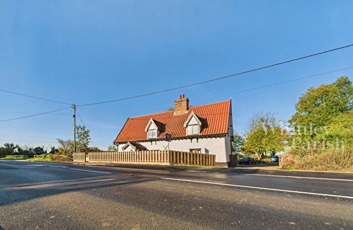 4 Bedroom Detached House For Sale In Norwich Road, Long Stratton, NR15