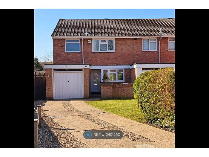 3 Bedroom End Of Terrace House To Rent In Birch Grove, Windsor, SL4