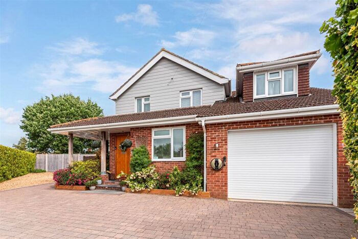 4 Bedroom Detached House For Sale In Norwich Road, Chichester, PO19