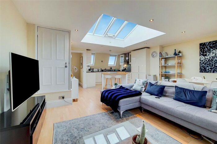 2 Bedroom Flat To Rent In Rothschild Road, Chiswick, W4