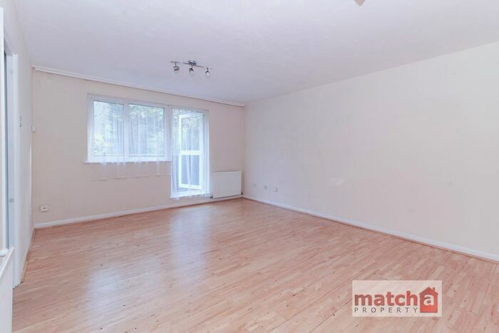 2 Bedroom Flat To Rent In Abbeyfields Close, Park Royal, London, NW10