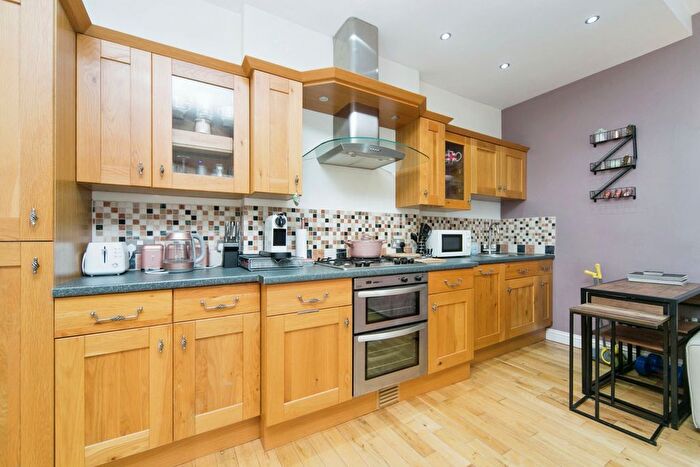 2 Bedroom Flat For Sale In Sea Bank Road, Colwyn Bay, Conwy, LL28