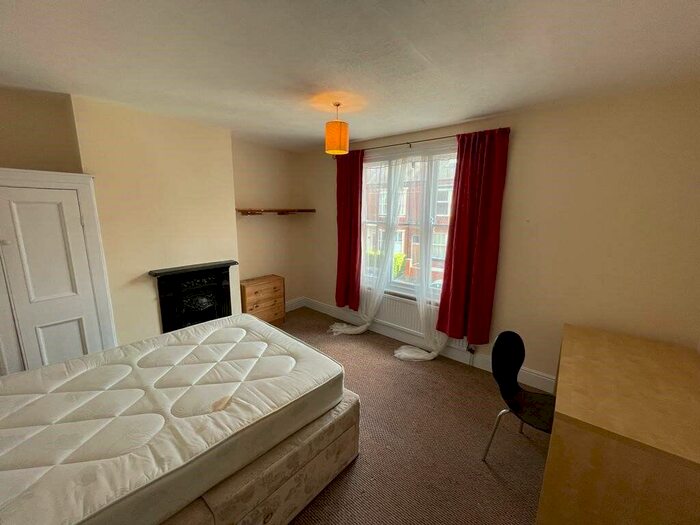 3 Bedroom Barn Conversion To Rent In Lorne Road, Leicester, LE2