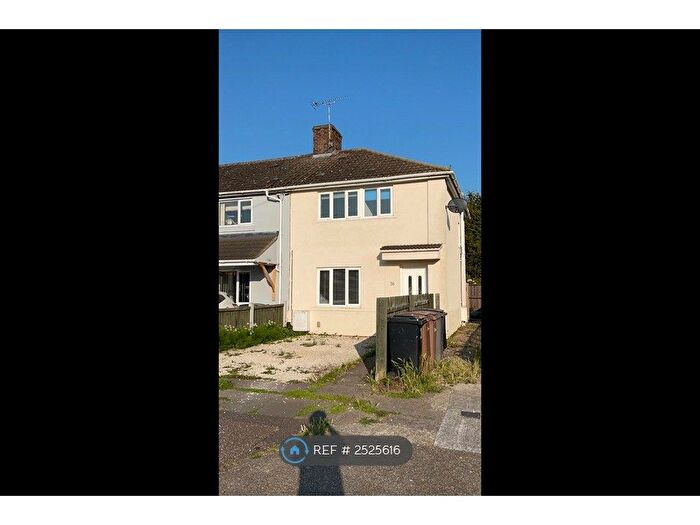 3 Bedroom Semi-Detached House To Rent In North Avenue, Chelmsford, CM1