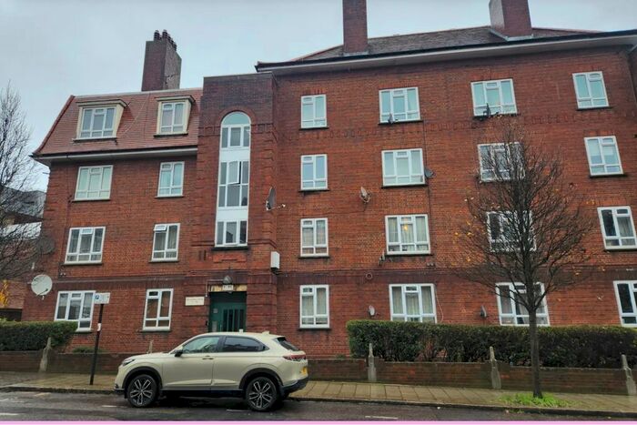 2 Bedroom Flat To Rent In Nelsons Row, London, SW4