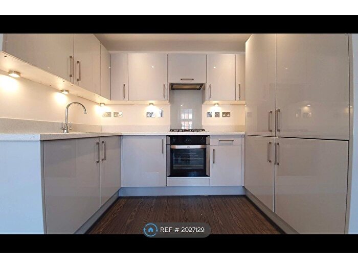 2 Bedroom Flat To Rent In Sissinghurst Court, Shirley, Solihull, B90