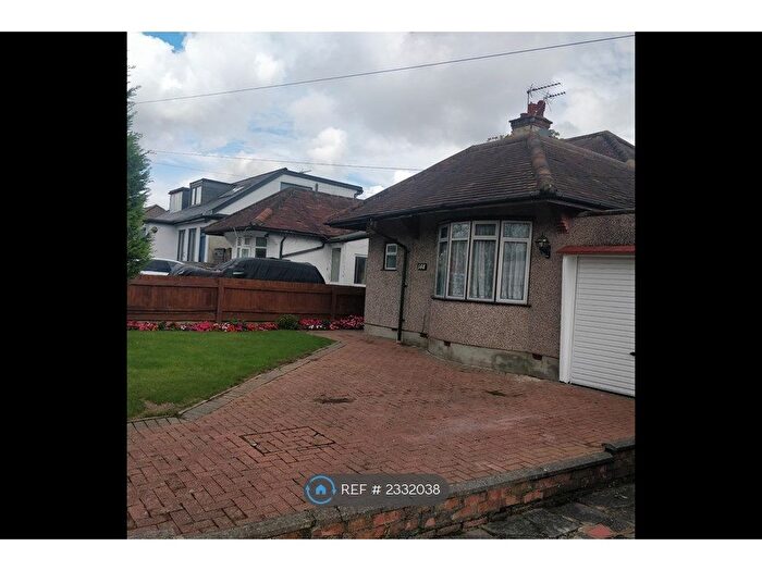 3 Bedroom Bungalow To Rent In Green Lane, Edgware, Middlesex, HA8