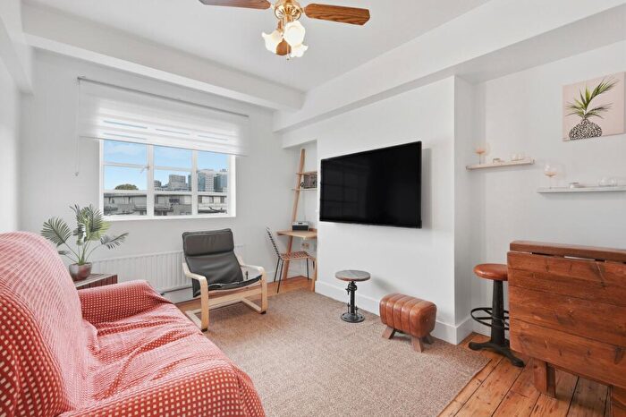 2 Bedroom Flat For Sale In Evelyn House, Greatorex Street, E1