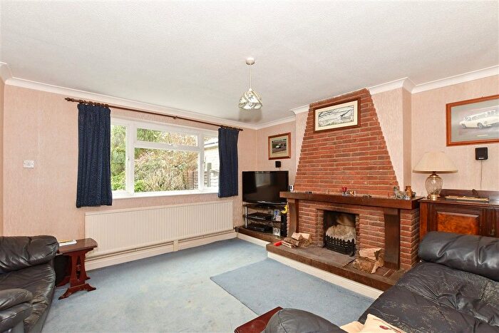 3 Bedroom Semi-Detached House For Sale In Olives Meadow, Uckfield, East Sussex, TN22