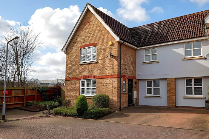 3 Bedroom Semi Detached House For Sale In Mary Rose Close, Chafford Hundred, Grays, Thurrock, RM16