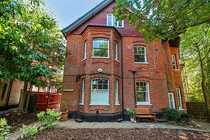 2 Bedroom Flat For Sale In Old Hill, Chislehurst, BR7