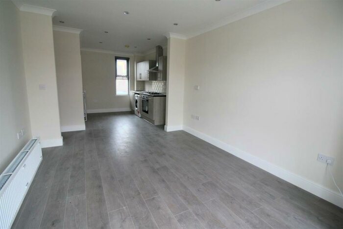 Studio To Rent In Alloa Road, Goodmayes, IG3