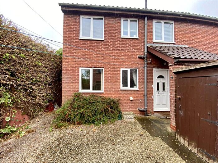 2 Bedroom Flat For Sale In Old Mill Court, Bingham, Nottingham, Nottinghamshire, NG13