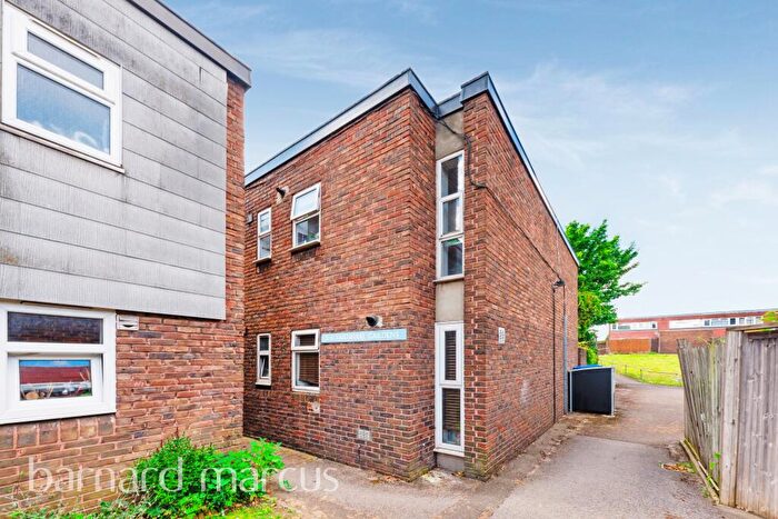2 Bedroom Flat To Rent In Farnham Gardens, London, SW20