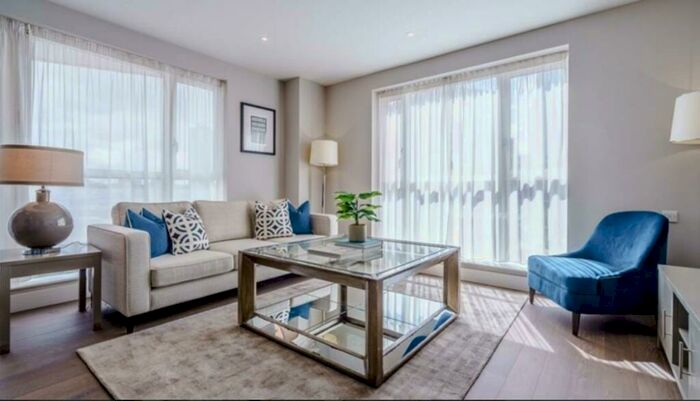 2 Bedroom Flat To Rent In Circus Apartments, Westferry Circus, Canary Wharf, London, E14