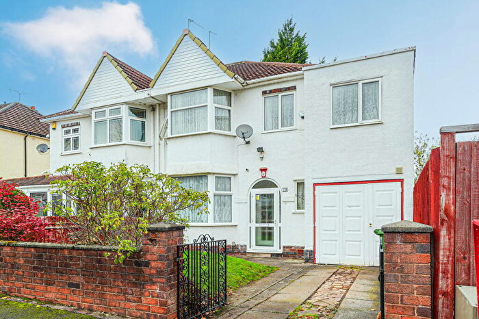 4 Bedroom Semi Detached House For Sale In Cropthorne Road, Shirley, B90