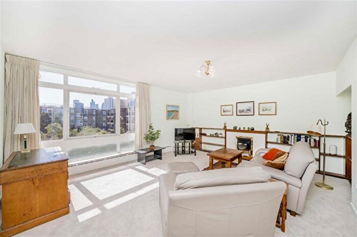 3 Bedroom Flat To Rent In Renfrew Road, London, SE11