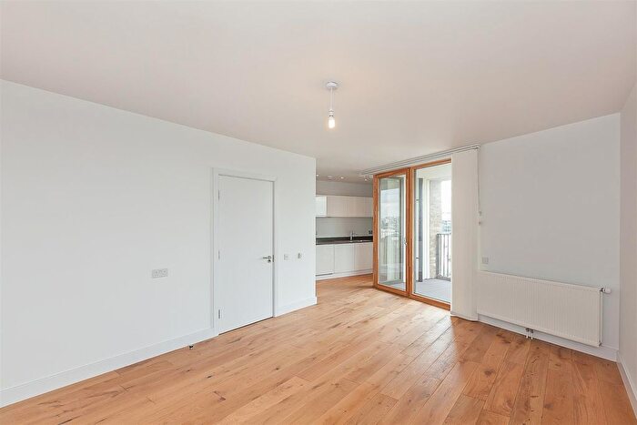 2 Bedroom Flat To Rent In Railway, Lockton Street, London, W10
