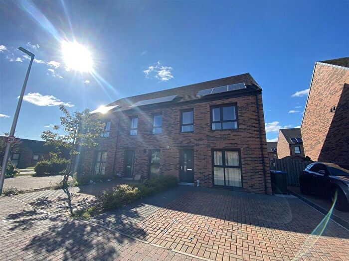 3 Bedroom End Terrace House To Rent In Capercaillie Drive, Perth, PH1