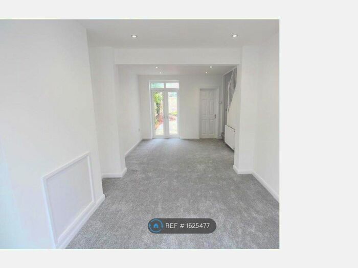 3 Bedroom Terraced House To Rent In Priory Road, Southampton, SO17