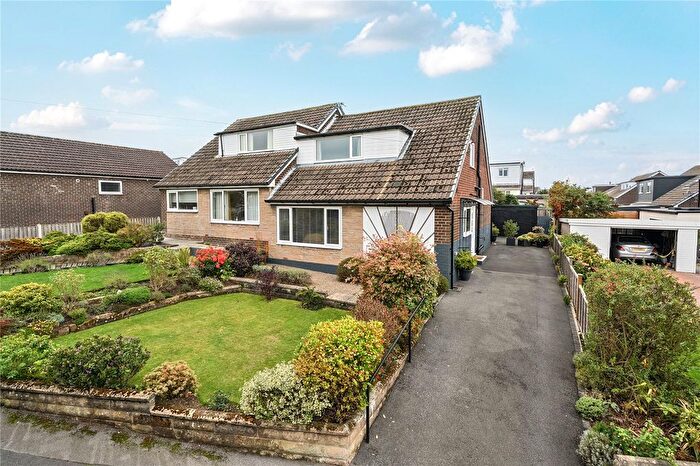 4 Bedroom Bungalow For Sale In Royds Lane, Rothwell, Leeds, West Yorkshire, LS26
