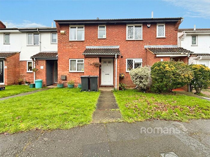 2 Bedroom Terraced House For Sale In Tanglewood Close, Uxbridge, UB10